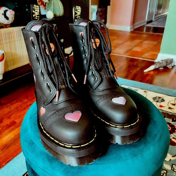 Dr. Martens Sinclair Hearts Platform Boot - Size US women’s 8 - Picture 3 of 5